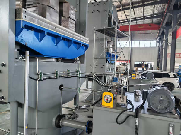 Пресс для вулканизации резины (рамного типа)